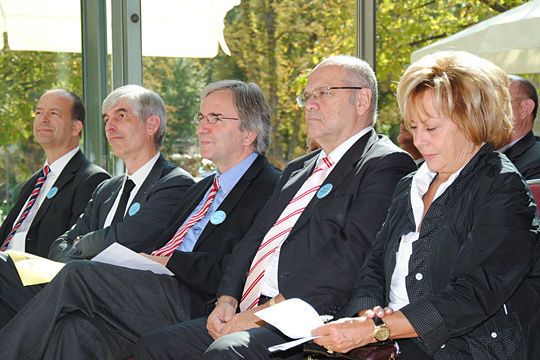 Festgäste in der ersten Reihe: Silvia Karpinski-Schmitt, Bernd Ehinger, Präsident Handwerkskammern Rhein-Main, Helmut Müller, Oberbürgermeister Wiesbaden, Michael Kraft, Vize-Präsident Landesverband Hessen, und ZDK-Hauptgeschäftsführer Axel Koblitz. (Baeuchle)