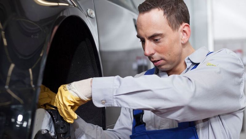 Die IG Metall fordert für die Beschäftigten der Kfz-Branche für die nächste Tarifrunde insgesamt vier Prozent mehr Gehalt.(Bild:  ProMotorVolz)