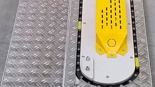 Das Kettenzugsystem TS-Z von Knoll in einer Überflurinstallation. (Knoll)