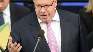 Wirtschaftsminister Peter Altmaier würdigte das Engagement der Automobilindustrie in der Corona-Krise. (Bild: Deutscher Bundestag/Achim Melde)