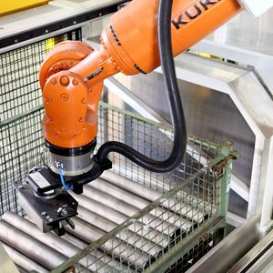 Auf solche Wachstumsaussichten haben sich die Roboter-Hersteller vorbereitet und haben die Produktionskapazitäten erweitert und die zumeist europäischen Hersteller betreiben neue Standorte in den großen Absatzmärkten China oder den USA. (Bild:  IFR)