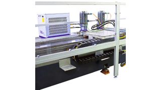 Bild 1: Die Versuchsanlage für Zahnstange-Ritzel-Antriebe (ZRA) an der Universität Stuttgart, mit der untersucht wird, wie man mit intelligenten Steuerungen Maschinenantriebe hinsichtlich Energieverbrauch, Dynamik und Verschleiß optimieren kann. (Bild: ISW)