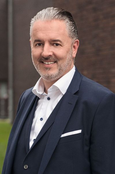 Daniel Metzger leitet in seiner Rolle als Senior District Manager bei Snowflake den Vertrieb in der deutschsprachigen Region der Schweiz. Er verfügt über mehr als 25 Jahre Erfahrung in der internationalen Technologiebranche und war zuvor unter anderem in führenden Positionen bei Oracle, BMC Software, Hortonworks und Cloudera tätig. (Bild: Snowflake)