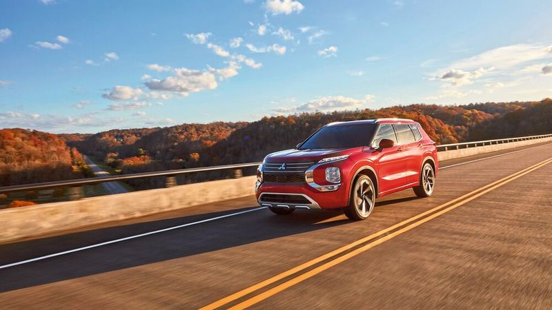 Neuere Outlander brauchen ein sicherheitsrelevantes Update beim Servicepartner.(Bild:  Mitsubishi)