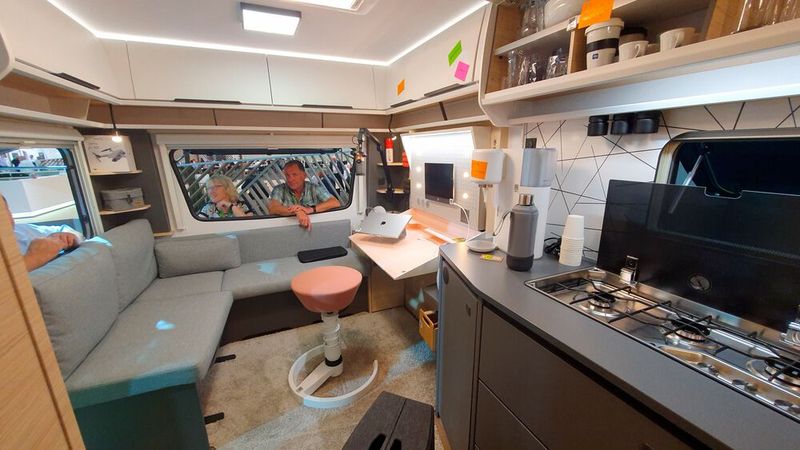 Der Wohnwagenhersteller spricht damit vor allem die jungen, digitalen Nomaden an. (Bild: Mauritz – VCG)