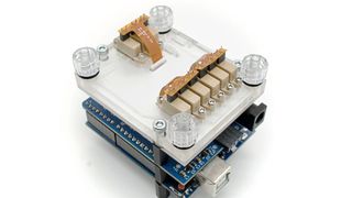 Die kleinsten ihrer Art: Die Mikroventile und Aktoren für die Fluidsteuerung von Memetis mit Shape-Alloy-Memory-Technologie (Bild: Memetis GmbH)