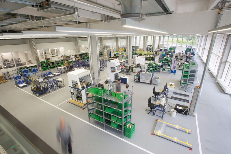 Die Trumpf Markierlaser werden vollständig in Grüsch entwickelt und produziert. Auch die weltweite Zusammenarbeit mit den Vertriebs- und Servicepartnern koordiniert Trumpf von Grüsch aus. (Bild: Trumpf)