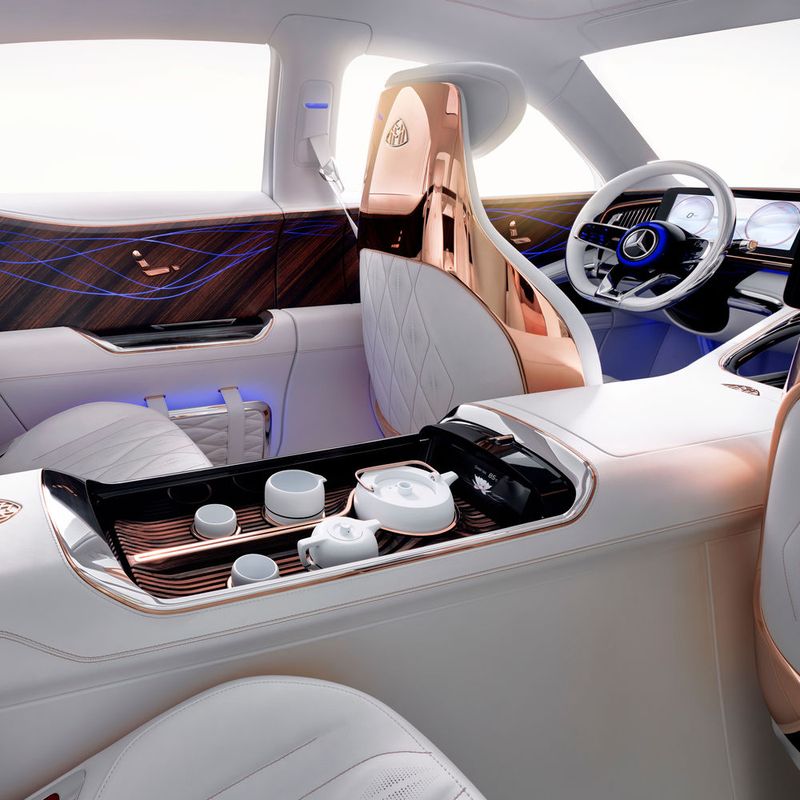 Helles Leder und Applikationen in Roségold tragen in der Maybach-Studie zum Luxusambiente bei.