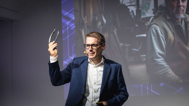 Unter dem Motto Transformation standen auch die folgenden beiden Best-Practice-Vorträge. Andreas Weeber, Geschäftsführer der Weeber Mobilitätsgruppe, stellte seine neue E-Bike-Marke Waldbike vor, für die er aktuell auch ein Resellernetz aufbaut. (Bild: Stefan Bausewein)