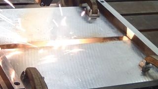 Beim Laserstrahlschweißen wird Wärme gezielt und nur in geringem Maße in das Werkstück eingebracht. (LZH)