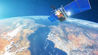Apple nutzt für seine Standord-Erkennungsfunktion „Find My“ Satelliten. Schwachstellen in dieser Funktion haben Forschende ausgenutzt, um die Satelliten für den Versand von Textnachrichten – auch ohne Internetzugang – zu nutzen. (Bild: © – aapsky – stock.adobe.com)