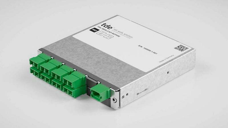 Das „TML“-Breakoutmodul ist für einfache Handhabung konzipiert. Es lässt sich ausschließlich in der vorderen Patch-Feldebene patchen. (Bild:  TDE – Trans Data Elektronik GmbH)