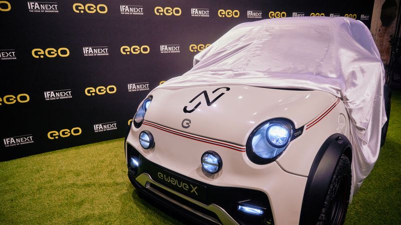 Neymar enthüllte gleich ein limitiertes Sondermodell, den „E Wave NJR“. (Bild: E-Go)