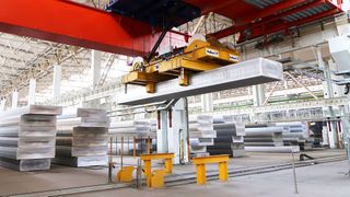 Vollert hat sein Insolvenzverfahren dazu genutzt, sich neu zu strukturieren und konzenriert sich künftig auf Schwerlast-Intralogistik und Rangiersysteme. (Bild: Vollert HDS)