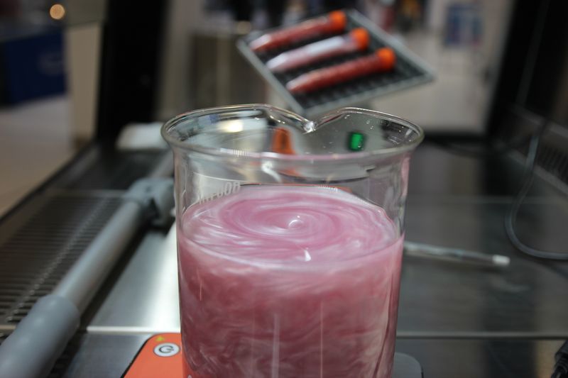 Magnetrührer und Shaker in Aktion – aufgenommen am Stand von Carlo Erba.  Weitere Infos zu den kommenden LAB-SUPPLY-Messen finden Sie auf www.lab-supply.info.  (LABORPRAXIS, C. Lüttmann)