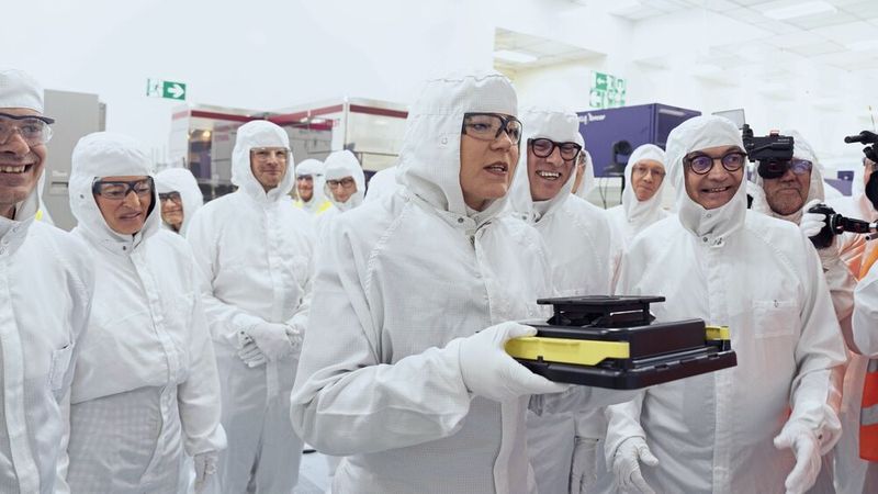 Offizielle Einweihung der NanoIC Pilotlinie in der neu eröffneten Reinraum-Erweiterung des imec-Campus in Leuven. (Bild: imec)