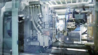 Auf eigenen Füßen! KTS Kunststofftechnik Schmölln beherrscht die komplette Wertschöpfungskette zur Herstellung und Veredelung von Kunststoffteilen. Die Adcapital-Gruppe hat KTS in den letzten Jahren gestärkt. Jetzt folgt ein wichtiger Schritt ... (Bild: KTS)