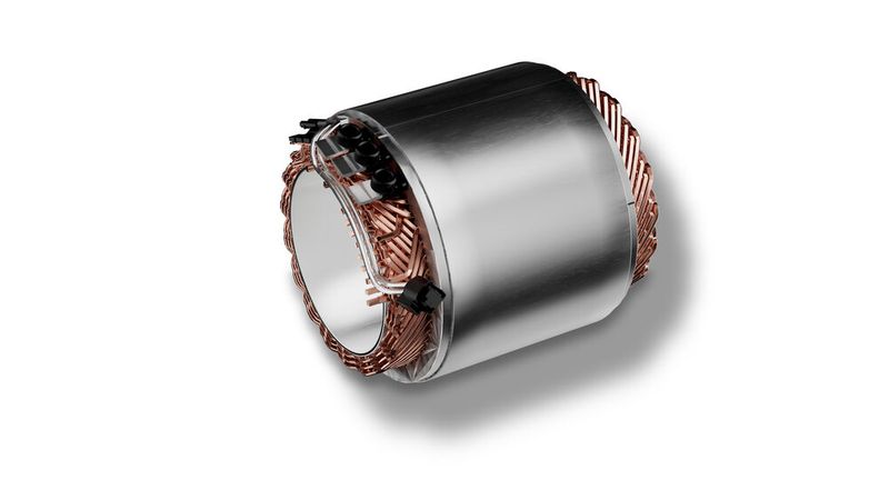 ZF entwickelt E-Motoren mit neuen Kühlkonzepten und neuer Wicklungstechnologie. Das Bild zeigt den Stator mit der neuen Wicklung. (Bild: ZF)
