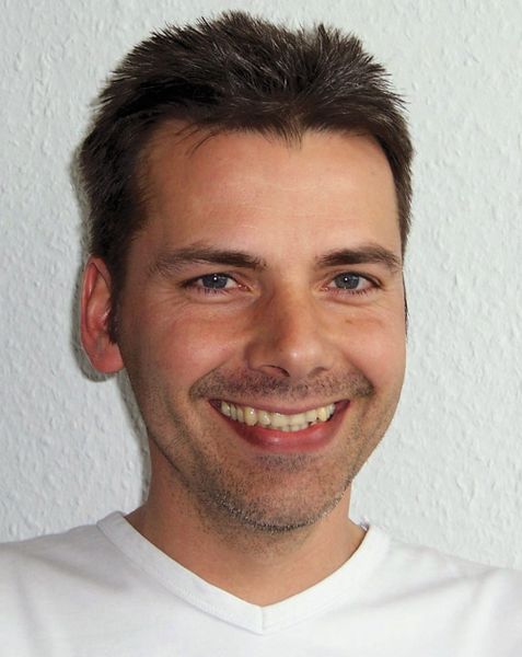 Autor Detlef Sielaff: Studium der Lebensmittelchemie
an der TU Berlin; Praktisches
Jahr am Staatlichen Veterinär- und Lebensmitteluntersuchungsamt
Potsdam;
Wissenschaftlicher Mitarbeiter bei der
Firma Alphalytik-Pharmaservice
in Berlin; Seit
1997 Referent am Institut
für Lebensmittelchemie
Koblenz, Arbeitsbereich
Bedarfsgegenstände. (Archiv: Vogel Business Media)
