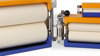 Wie und womit man die Bleche beölt – das kann für den Erfolg des Umformprozesses entscheidend sein. (Raziol)