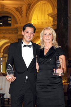 Strahlende Sieger: Sabine Fremerey mit dem Women’s Award 2010 und Marcel Seyer mit dem Junior Award 2010. (Archiv: Vogel Business Media)