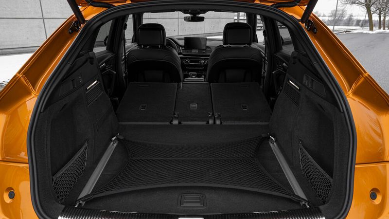 Der Gepäckraum schrumpft durch die Coupéform leicht, bei umgeklappten Rücksitzen summiert sich der Verlust auf 40 Liter. (Audi)