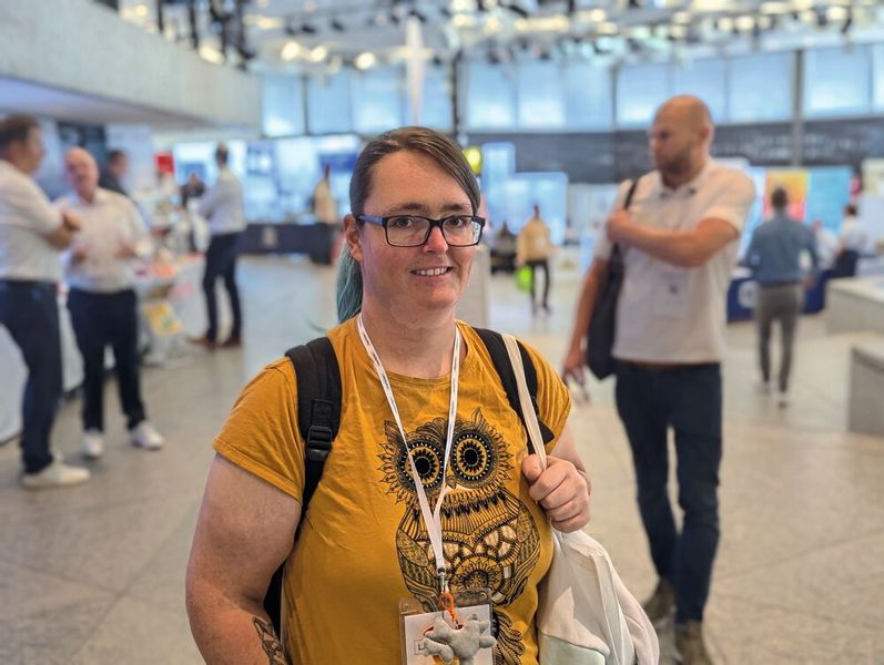 Besucherstimmen der LAB-SUPPLY Leverkusen 2026 Nadine Dann, Miltenyi Biotec: „Ich finde es immer interessant zu sehen, was es für Neuerungen gibt und ob man nochmal etwas anderes findet als das, was man immer nur im Laboralltag sieht. Hier kann man mal in die anderen Richtungen gucken, ob man sich verbessern kann.“    Mehr Infos zu den kommenden LAB-SUPPLY-Messen finden Sie auf www.lab-supply.info (Bild: Stefan Stark)