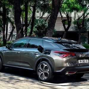 Ein Plug-in-Hybrid ist vom Start an im Angebot.(Bild:  Citroën)