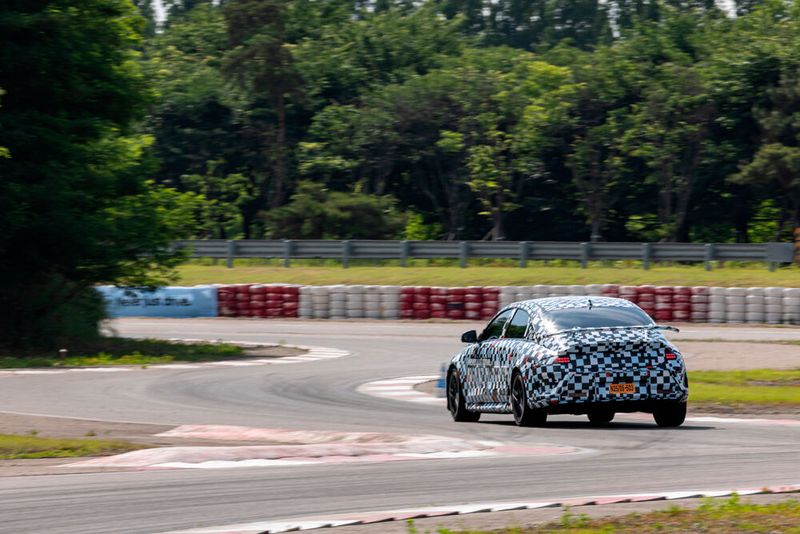 Grundsätzlich eher heckbetont abgestimmt, treibt Hyundai den 6N per Software weit in den Grenzbereich. (Bild: Hyundai)