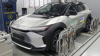Futuristisch, aber effizient und damit klimafreundlich: der Toyota bZ4X. (Bild: Green NCAP)