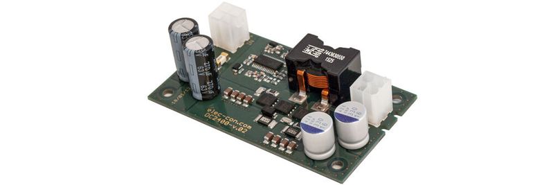 Kombinierte DC-Hoch-/Tiefsetzsteller mit 110 W Leistung und Betrieb bis 50 °C ohne Kühlung und ohne Derating. Die Baureihe DCBBxx-110 von Elec-Con ist nicht größer als eine halbe Packung Papiertaschentücher. (Bild:  Elec-Con)