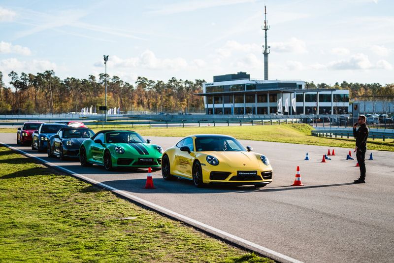 Endlich geht es hinters Steuer!  (Bild: GoTo Technologies Germany)