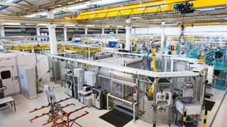 Blick in die Fertigung von PWO: Montagelinie für Instrumententafelträger. (PWO)