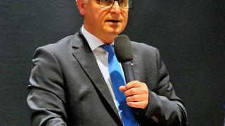 Präsident Rolf-Dieter Fröhling beim Kfz-Unternehmertag des Landesverbands Schleswig-Holstein. (Zietz/»kfz-betrieb«)