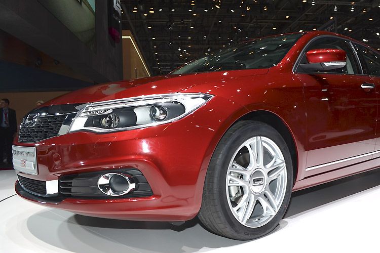 ... stand während des Genfer Salons 2014 die Fließheck-Variante des Qoros 3 im Mittelpunkt. (Foto: Rehberg)