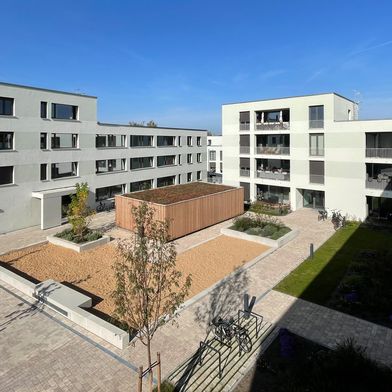 Die Gebäude des Wohngebiets „Obere Büch“ wurden als Passivhäuser nach DIN 18599 berechnet und ausgeführt. Für den gesamten Energieverbrauch werden nicht mehr als 60 kWh/m² Wohnfläche im Jahr benötigt. (Bild: Meltem GmbH)