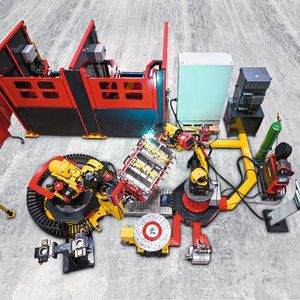 Komplett: Die modulare Roboterzelle besteht aus einem Schweiss- und  einem Handling-Roboter, aus der Roboter- und der Systemsteuerung, der Schutz-Einhausung und den Bauteil-Schleusen.