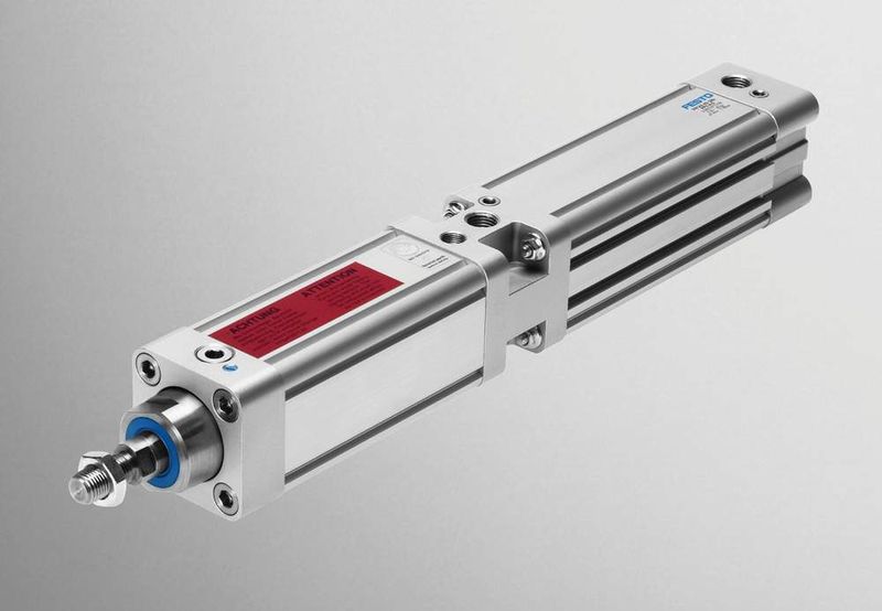 Bild 3 Anhalten einer Bewegung: Die Klemmeinheit DNCKE-S ist als Halteeinrichtung und als Bremse für den Einsatz in sicherheitsrelevanten Steuerungen zugelassen. (Archiv: Vogel Business Media)