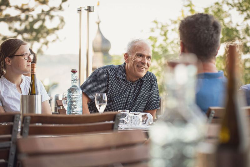 Anwenderkongress Steckverbinder 2023: Die Abendveranstaltung am Dienstag auf dem Nikolaushof mit Blick über Würzburg. (Bild: Stefan Bausewein)