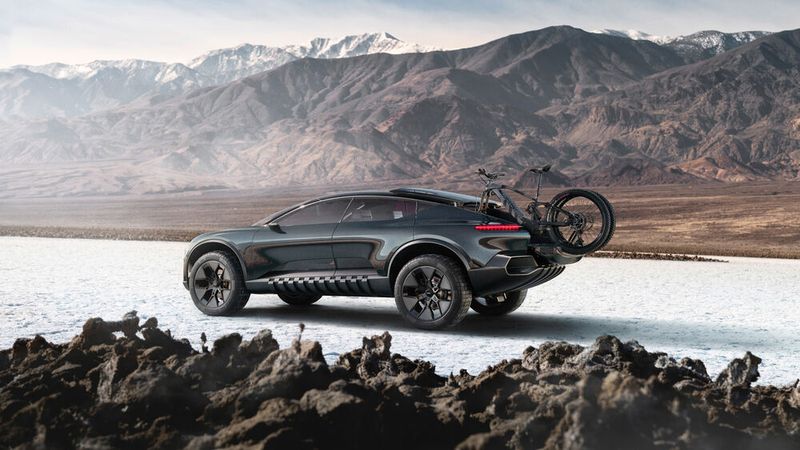 Mindestens 600 Kilometer Reichweite sollen möglich sein, die 800-Volt-Architektur erlaubt schnelles Laden der tief positionierten Hochvolt-Akkus – mit bis zu 270 kW.  (Bild: Autoren-Union Mobilität/Audi)