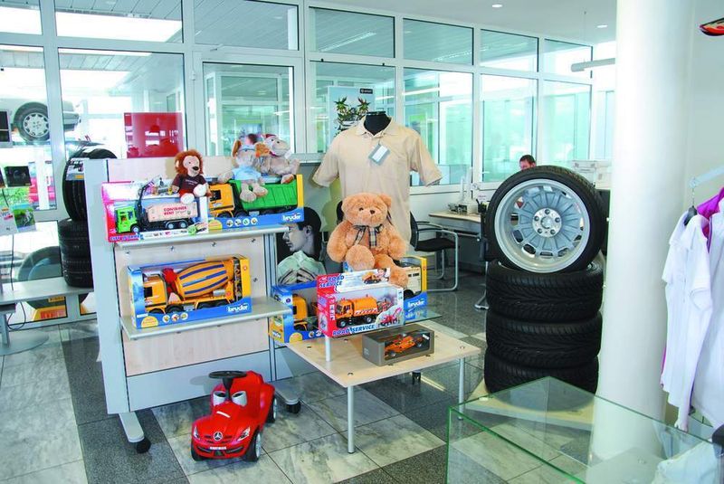 Das Autohaus lässt sich originelle Ideen einfallen, um sein Zubehör zu präsentieren. (Archiv: Vogel Business Media)