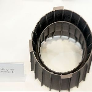 Präzisionsteile aus Titan, gefertigt als Feinguss-Werkstück - das können nur wenige. Form & Technik bietet als Spezialist für Titan ein breites Spektrum an Möglichkeiten.(Bild:  Maschinenmarkt/rw)
