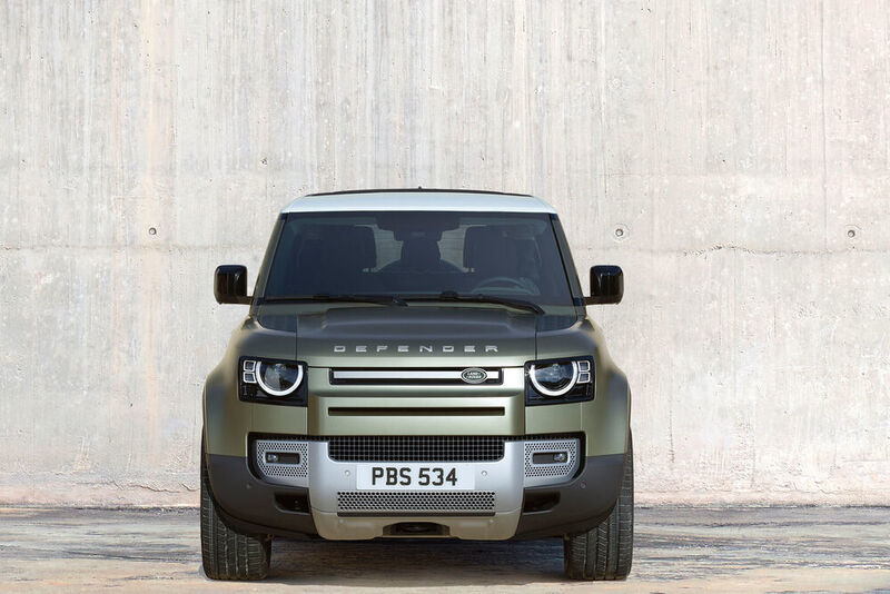 Während der neue Defender von vorne klar als Land Rover erkennbar ist... (Triggershoots LTD)