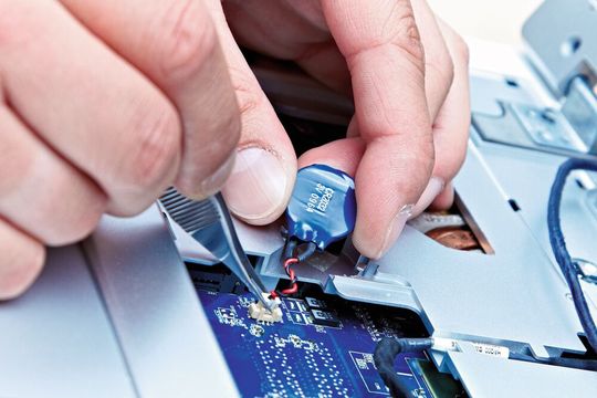 Mit was darf  der Techniker beim  Kunden arbeiten?  Die App gibt es vor –  und schützt vor  Fehlern.(Bild:  Daniel Schweinert)