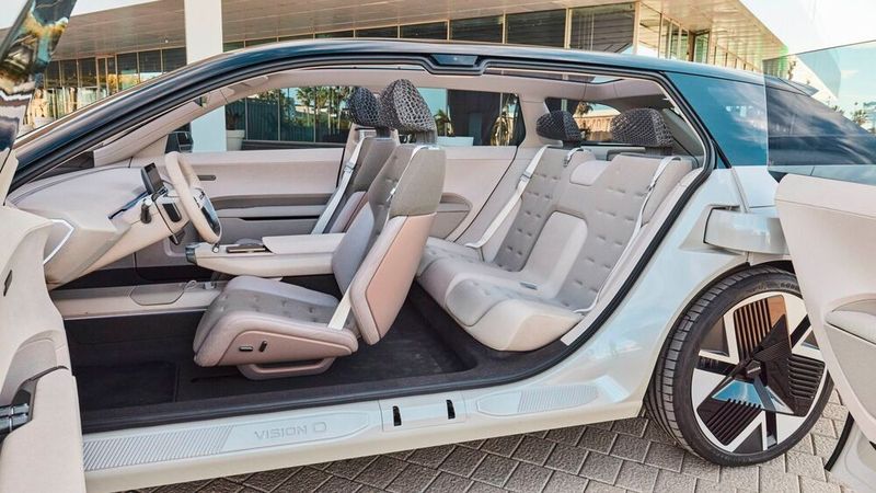 Der Innenraum ist luftig gestaltet. (Bild: Skoda)