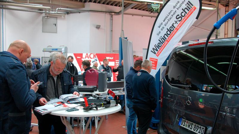 ..Wieländer+Schill,.. (Bild: Wenz|»Fahrzeug+Karosserie«)