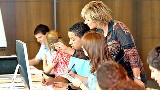 Als Unterrichtsgegenstand sind Soziale Netzwerke noch zugelassen (Foto: auremar -Fotolia.com)