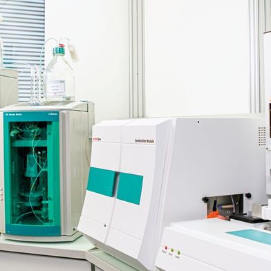 Abb. 1: Eine etablierte Methode zur Bestimmung der für die PFAS-Analytik relevanten  Summenparameter AOF, EOF und TOF ist die Verbrennungs-Ionenchromatographie (Combustion Ion Chromatography, CIC) (Bild: Metrohm AG)