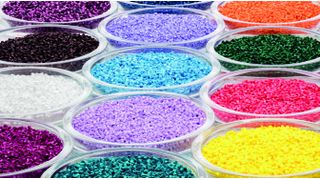 Die digitale Steuerung der Produktions- und Abfüllanlagen ermöglicht eine passgenaue Zusammenstellung der einzelnen Rezepturen. (Gabriel-Chemie)