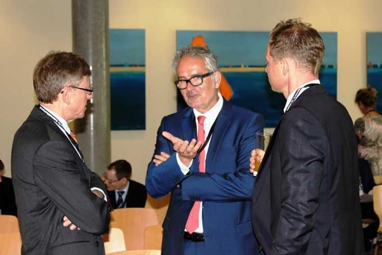 Pausengespräche: Dr. Guido Schacht, Burkhard Weller und Christian Polzer (v.l.) (Foto: IFA)